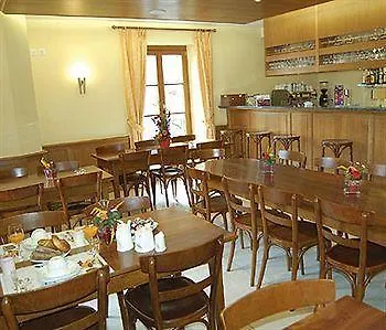 奥伯格康姆纳尔联盟酒店 3* Gilly